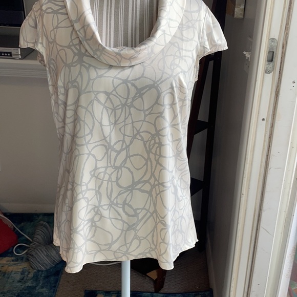 Banana Republic top gently worn in great shape! - Picture 3 of 4